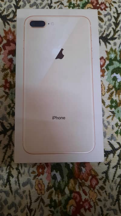 Selling IPhone 8 Plus with box