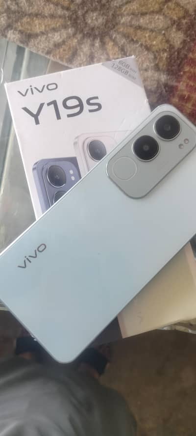 Y19s (6/128) FULL box (10/10 condition