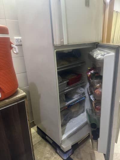 Refrigerator dawlance