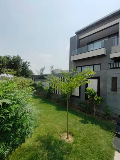 1 Kanal Beautiful House in Phase 8