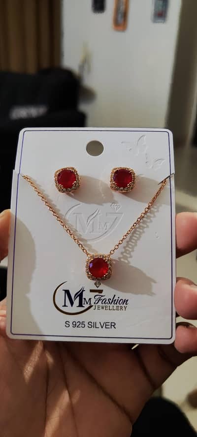 pendat set with stones