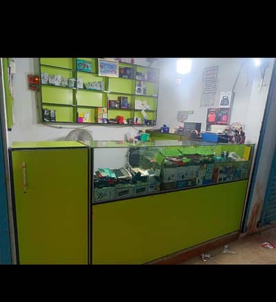 Showcase or repairing Table or almarian bejhni hi