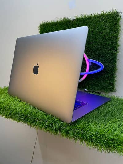Apple MacBook Pro 2017 |15Inch | Core i7| 16 GB RAM | 256 Gb SSD