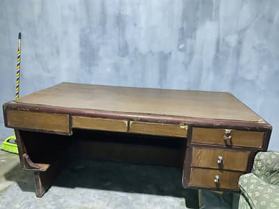 Urgent sale office table 0-3-0-3-4-4-3-5-7-9-7