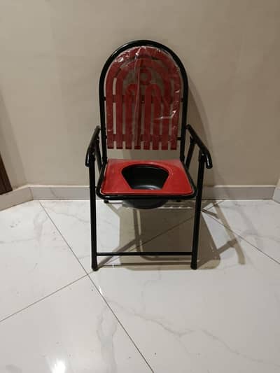 Portable Paitient Toilet Seat. Commode chair with metal legs