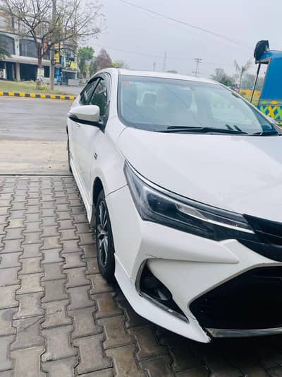 Toyota Altis Grande 1.8 totally genuine