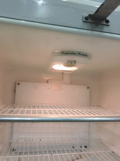 Refrigrator in 100% geniune condition - Model: 9175 WBM,
