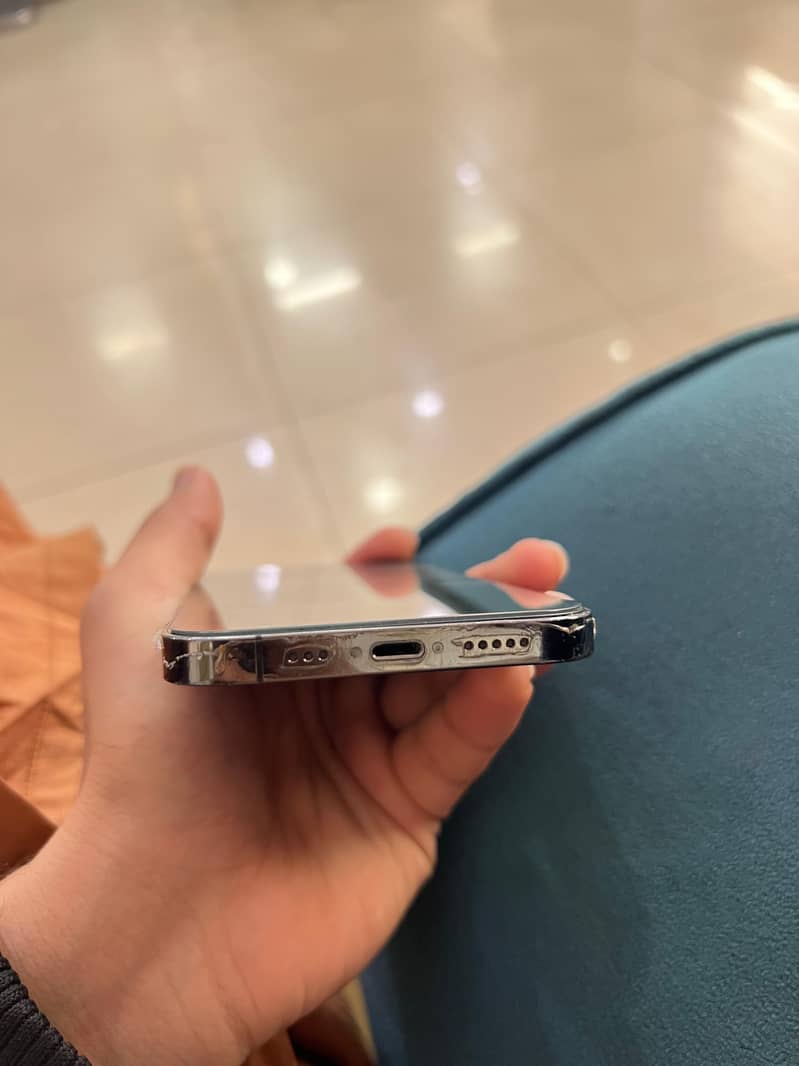 Iphone 12 pro display msg 1