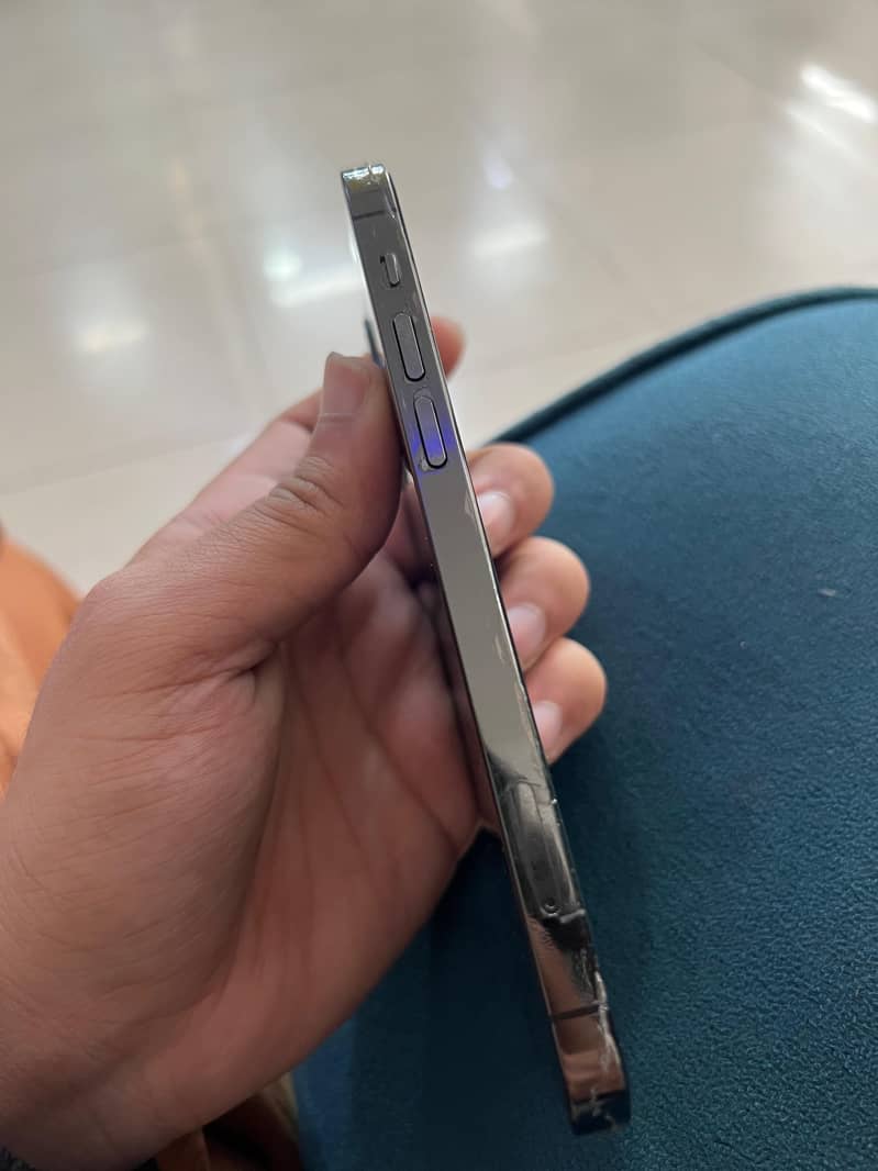 Iphone 12 pro display msg 3