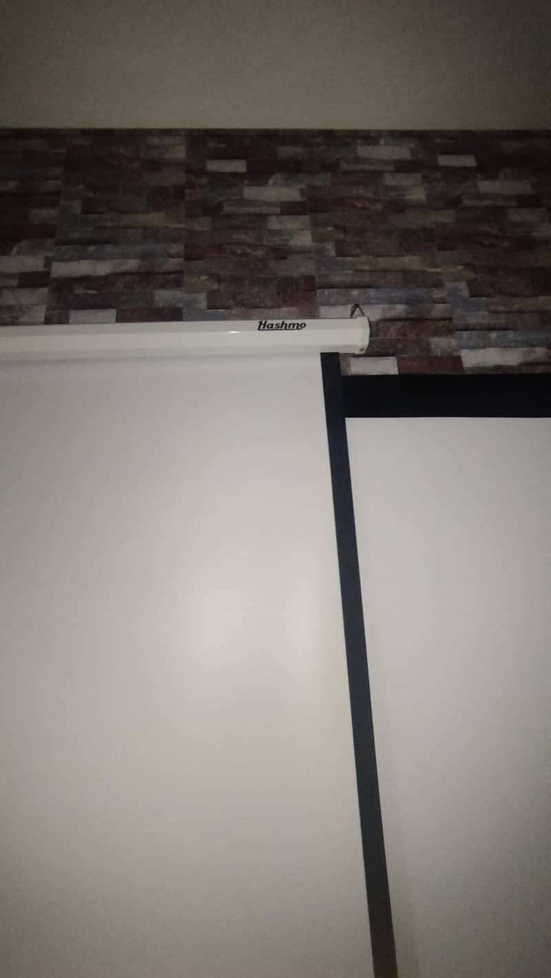 Projector screen 6ft by 6ft 2