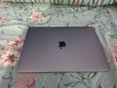 MacBook Air M1 (8GB / 256GB) – Excellent Condition