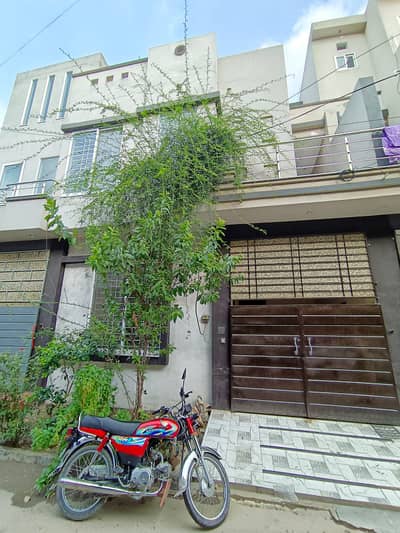 Ghalib City Society Area Boundary Wall Canal Road Faisalabad 3.5 Marla Like New Double House For Sale