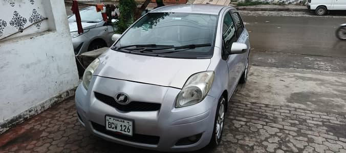 Toyota vitz 2014 fully automatic car.