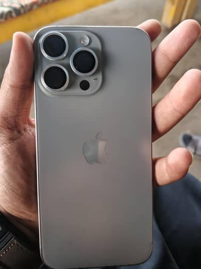 iphone 15 pro max condition 10/10