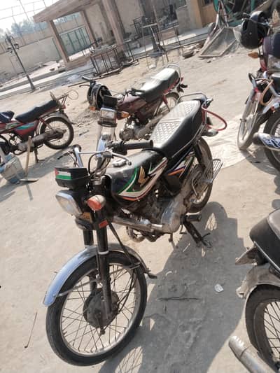 zarrat hain urgent is liye sale kr rho bike bike ok hain
