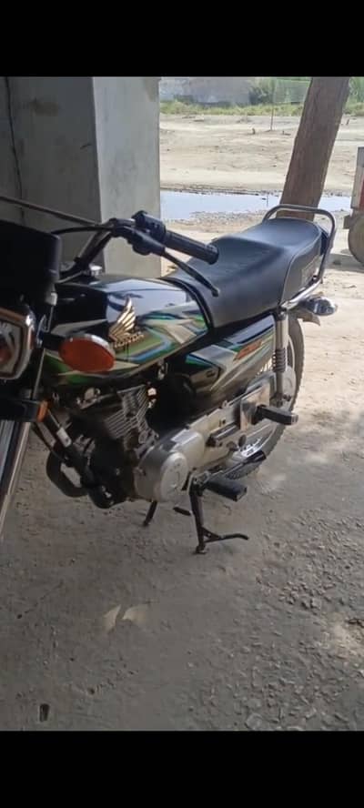 125 for sell 2023 model lush condition open letter