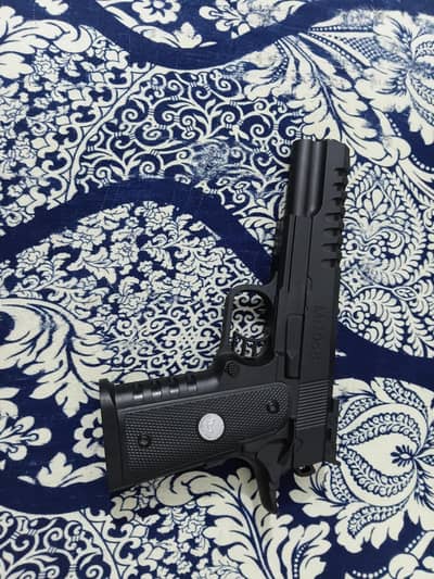 very nice bb gun and look real