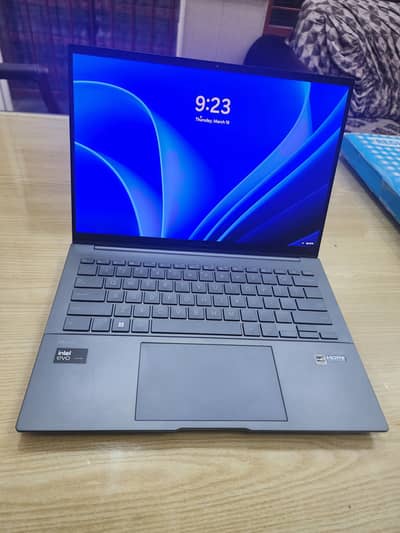 ASUS ZenBook 14 Q415MA