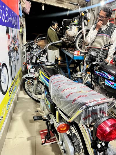 Zero meter honda cg 125  2 bikes available