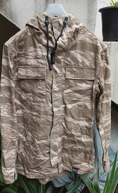 Jacket's  Uppers. Coat's / Different Price's Hain Detail Whtsapp