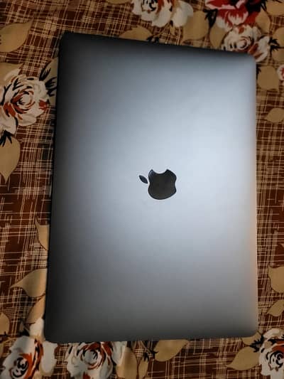Macbook Air 18 for sell