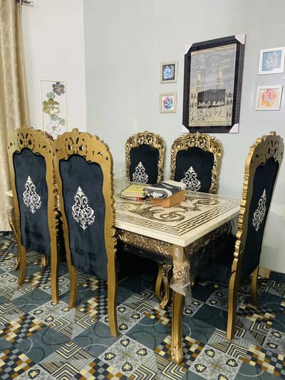 Urgent: Beautiful Dining Table . Grab this Deal.