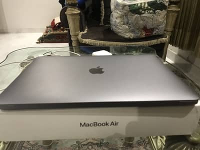 Macbook Air 2020 -13.3” retina core i3 8-256