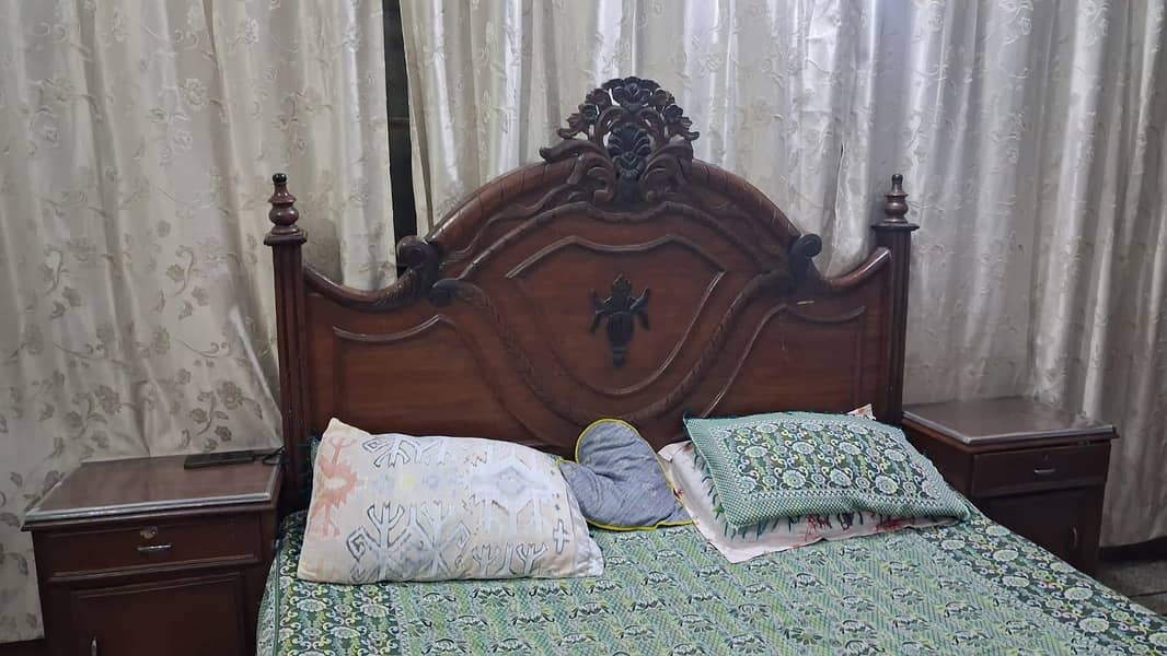 bed,side table and dressing 0