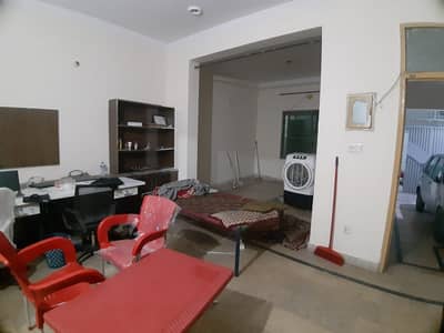 5 MARLA LOWER PORTION NEAR UMT ALL FACALITIES AVALIABLE E. T. C