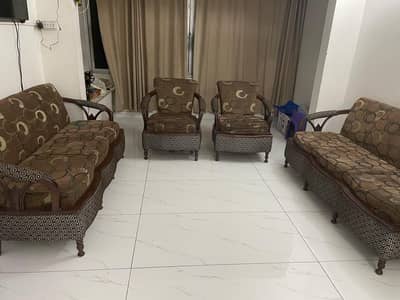 7 Seater Wooden Sofa Set, Clean Condition, Urgent sale Karachi.