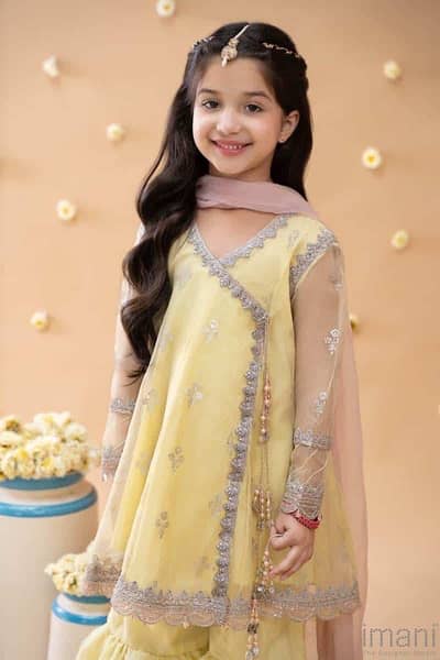 New unused branded clothes woman’s and kids in all fabric.