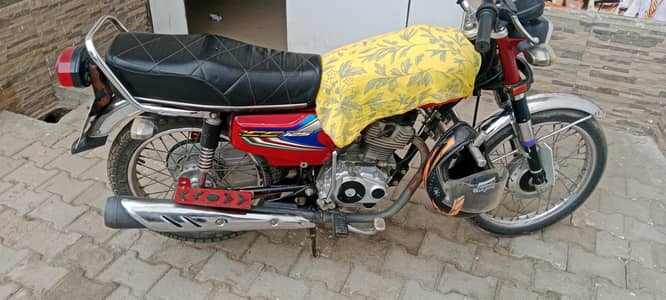Honda 125 Red colored for Sale ,Model 2021/2022 with golden number
