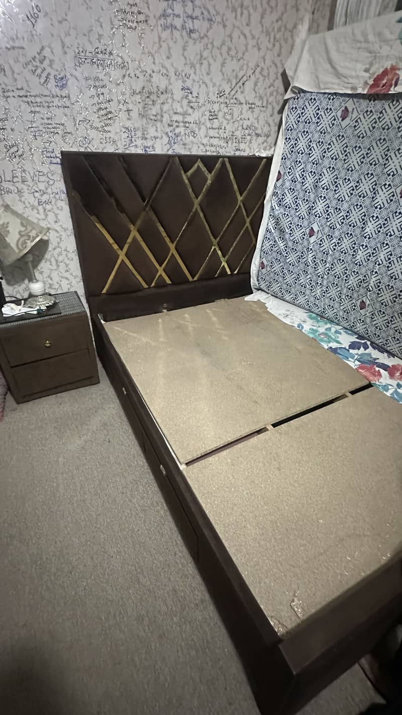 Bed with single side table 1
