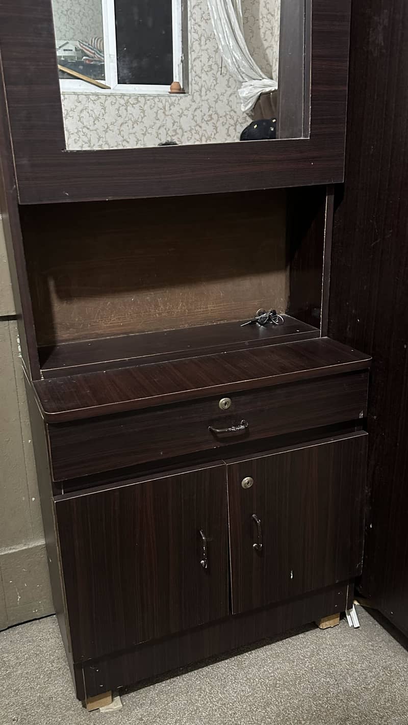 Bed with single side table 5