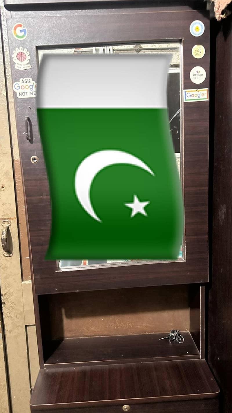 Bed with single side table 6