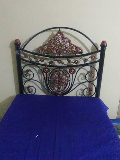 Metal bed