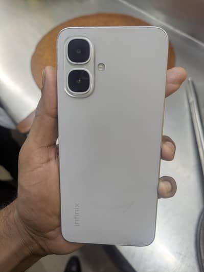 Infinix smart 10 4/64gb