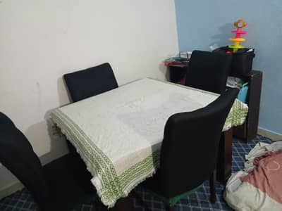 solid wood dining table woth 4 chairs