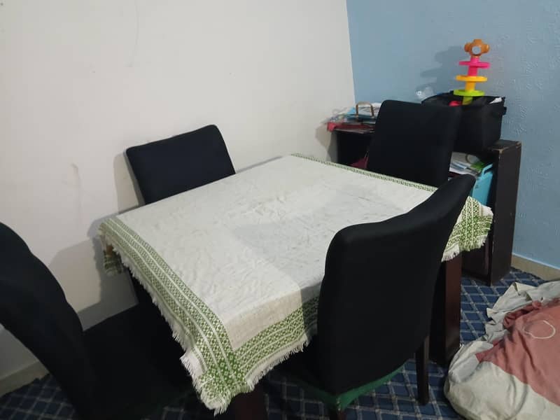 solid wood dining table woth 4 chairs 0