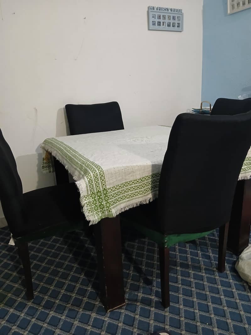 solid wood dining table woth 4 chairs 2