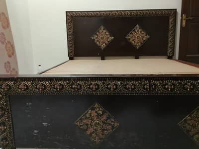 Wood bed with matrix