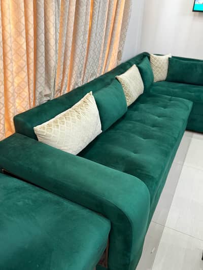 L shape 6 + 1 seater sofa Pristine condition
