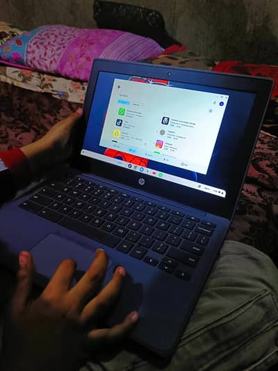 chrome books laptops  fhone number 0300.4200219