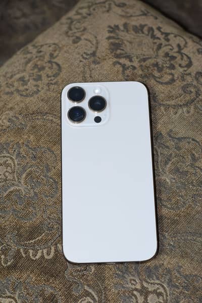 Iphone 16 pro max (Dessert titanium)