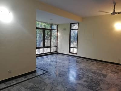 HOUSE FOR RENT IN F-7