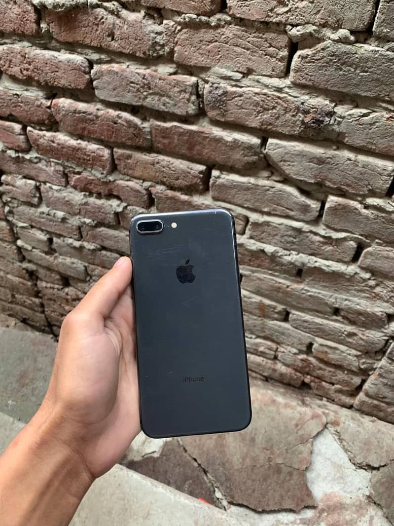 iPhone 8 Plus 1