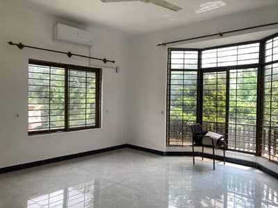 UPPER PORTION FOR RENT IN F-7