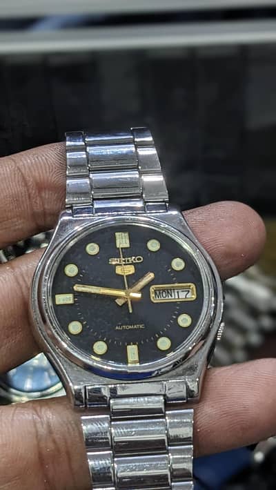 Seiko 5 Automatic Black Dial - Fluted Bezel - 7009-3130