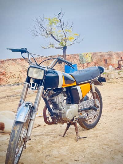 Honda 125 urgent sale number 03 24, 63 41, 6 80