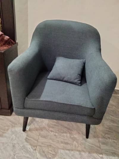 Dewani sofa set with table for sale